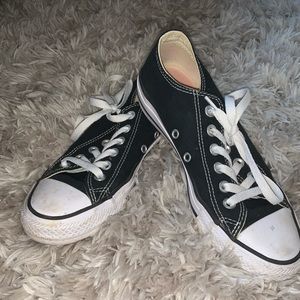 BARELY worn black converse!!